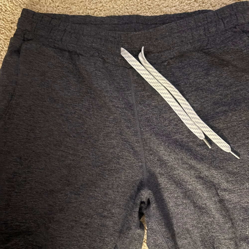 Vuori woman’s Charcoal Joggers - Picture 3 of 4